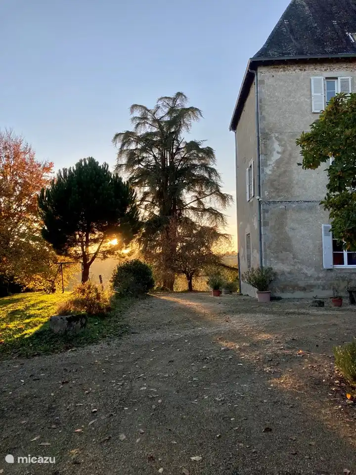 Chateau de Freyssinet bei Sonnenuntergang