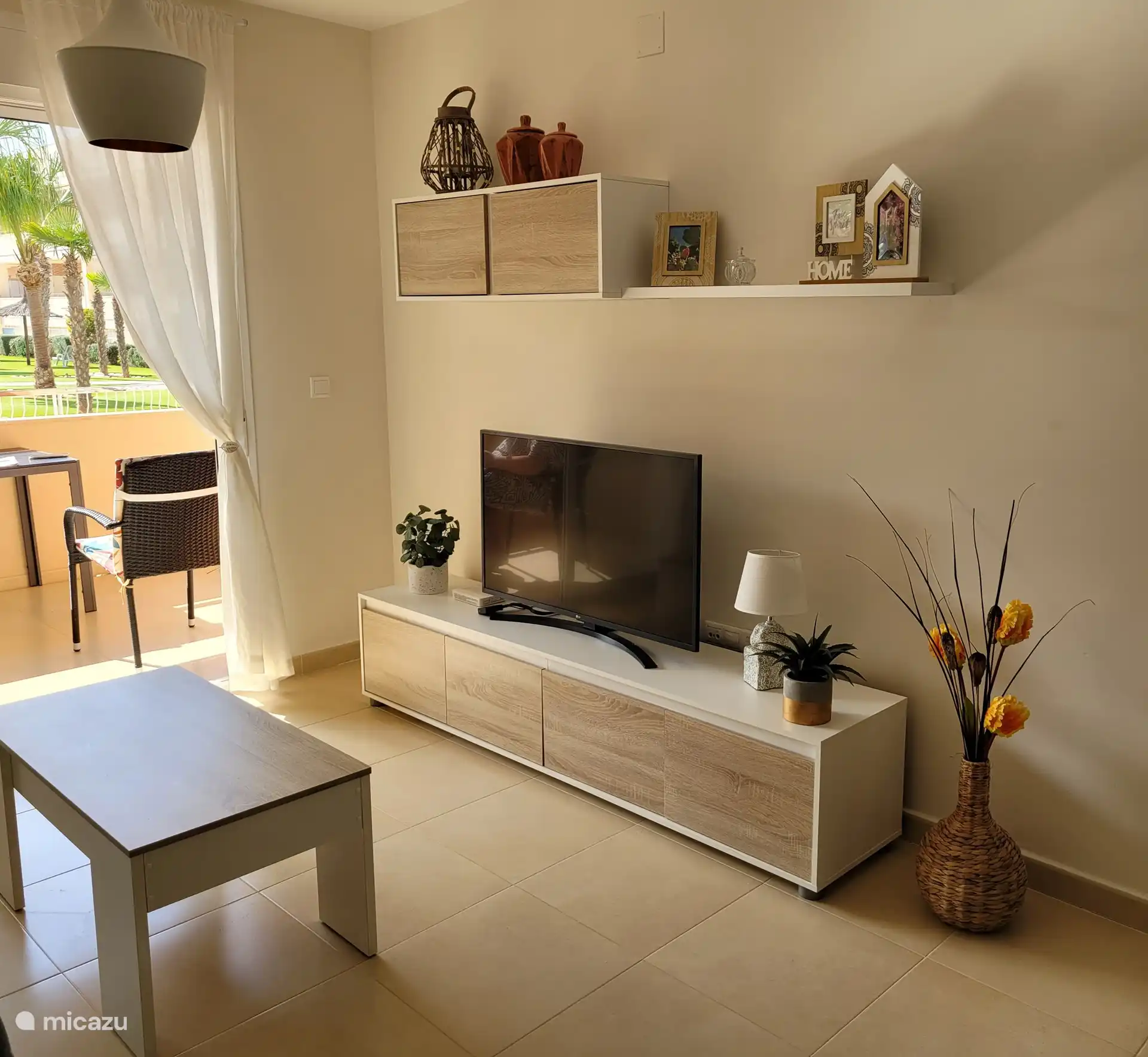 Ausgezeichnetes WLAN, Netflix und alle niederländischen Kanäle.