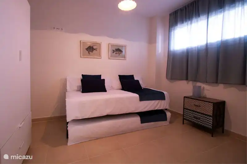 2. Schlafzimmer für 2 Personen (2 Einzelbetten 90 breit und 200 lang)