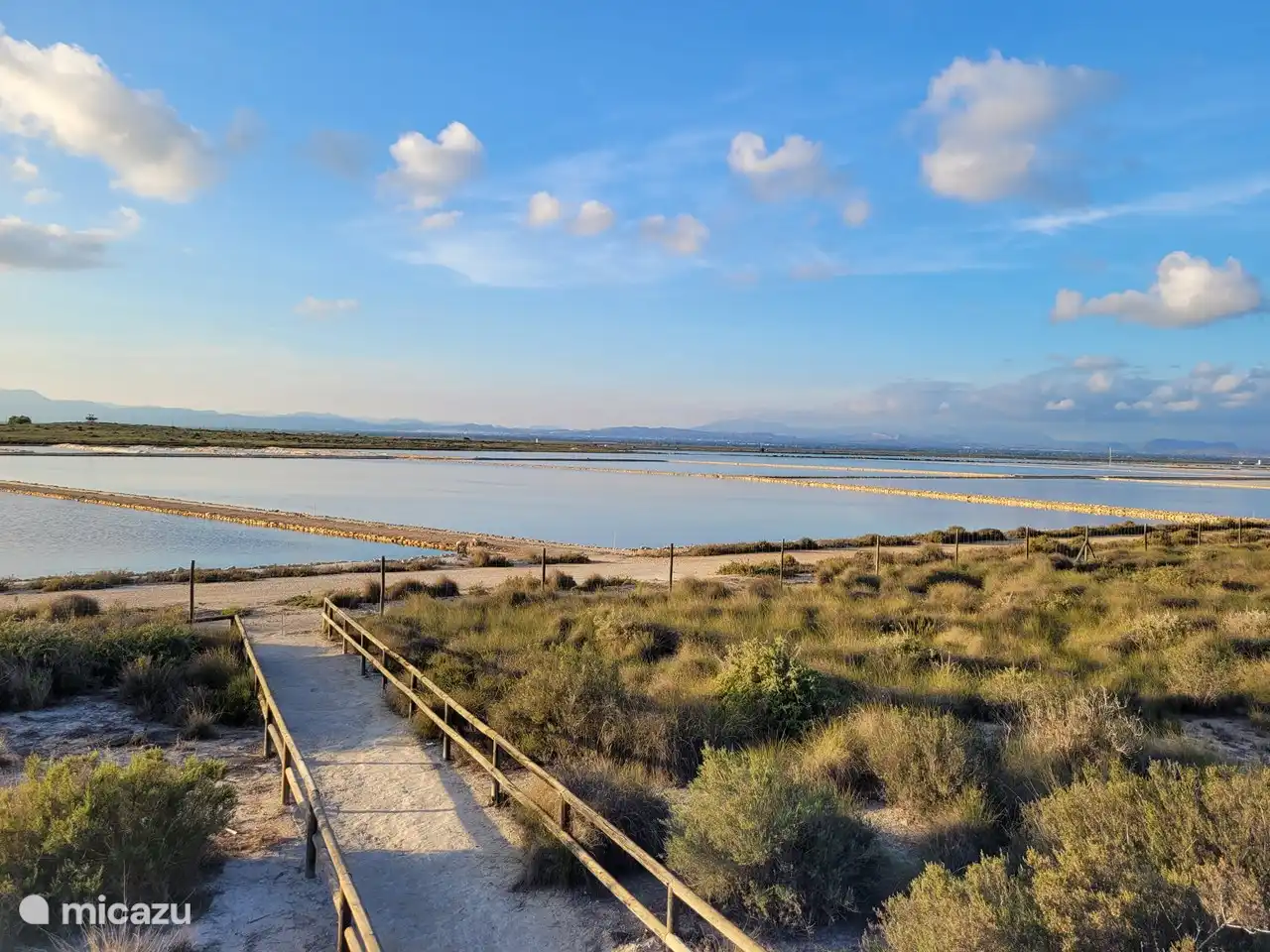 Salzseen, in denen es Flamingos gibt! Eine 15-minütige Fahrt von der Wohnung entfernt.