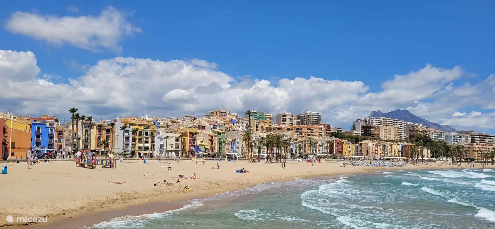 Villayojosa, bekannt für seine bunten Häuser, liegt eine halbe Autostunde von der Wohnung entfernt