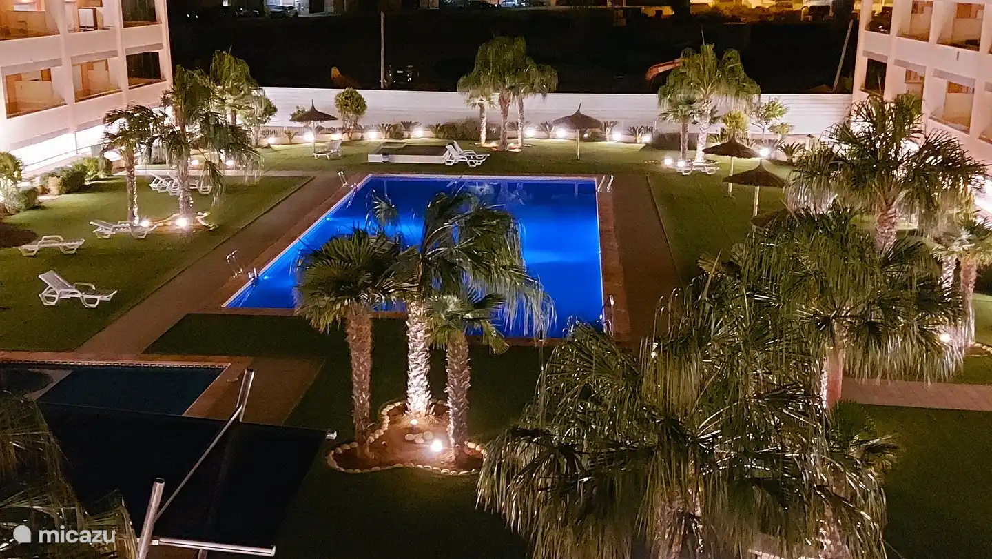 Gemeinschaftsgarten schön beleuchtet