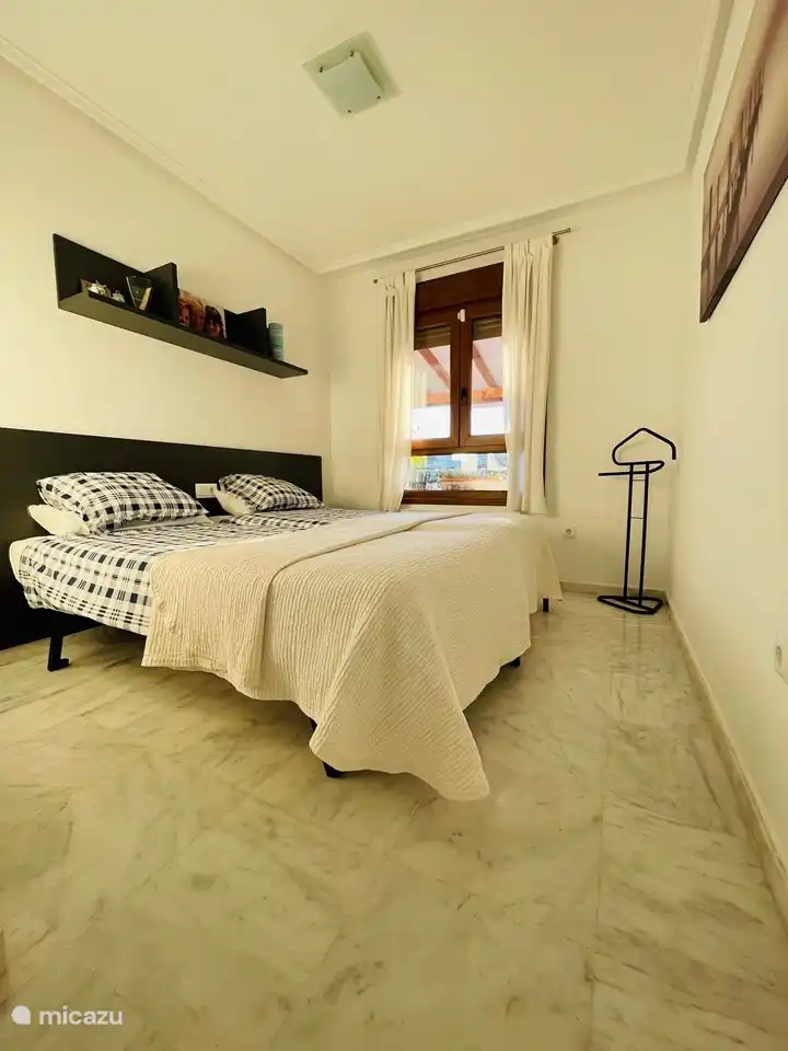 2de slaapkamer beneden