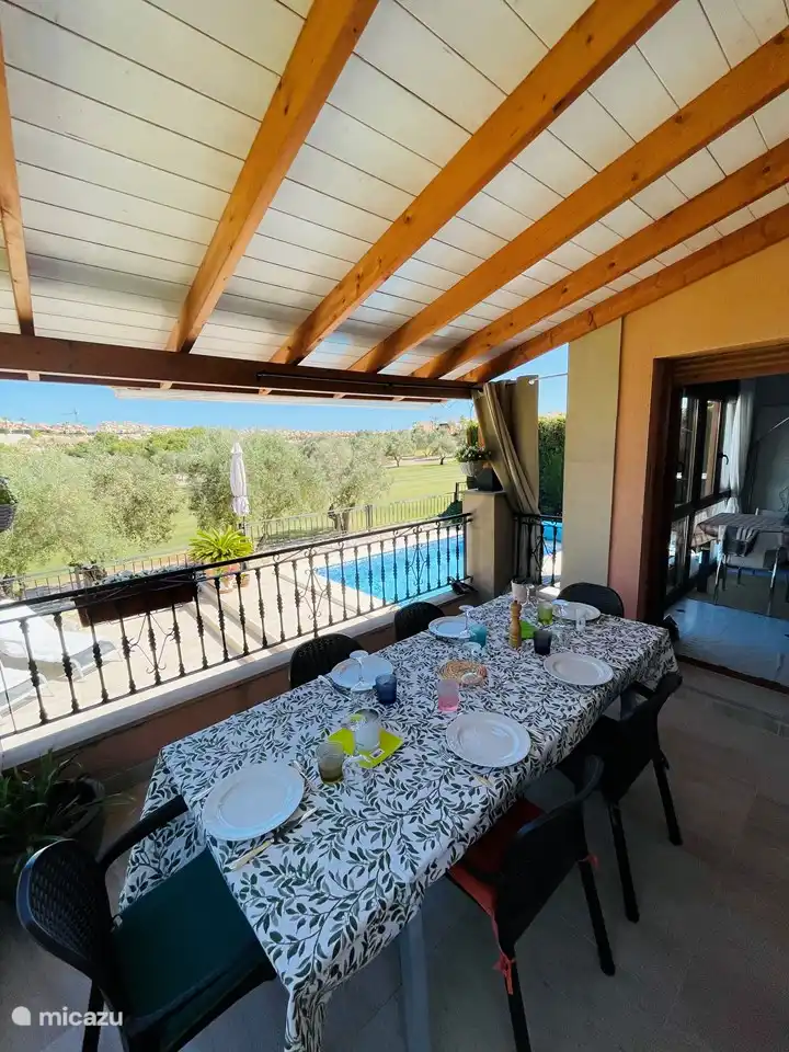 Genieten tijdens het eten van de golfers