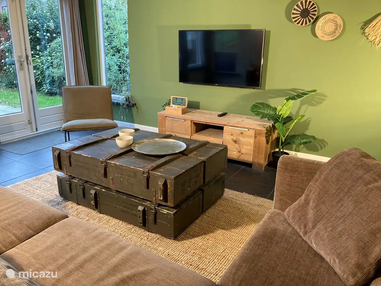 Wohnzimmer mit 49 Fernseher