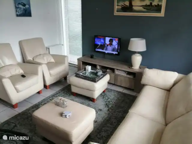 Location de Vacances Pays-Bas, Groningue, Vlagtwedde, maison de vacances - Belle maison deux sous un toit Voici le salon. Le salon borde le jardin que vous voyez sur la première photo.