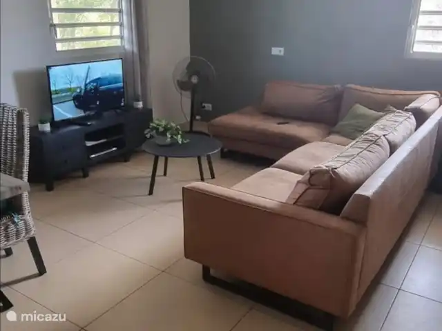 Cocobana18 huren in Curaçao, Banda Ariba (oost), Cas Grandi - appartement Lekker op de grote bank luieren of tv kijken, hoe het regent in ned.....