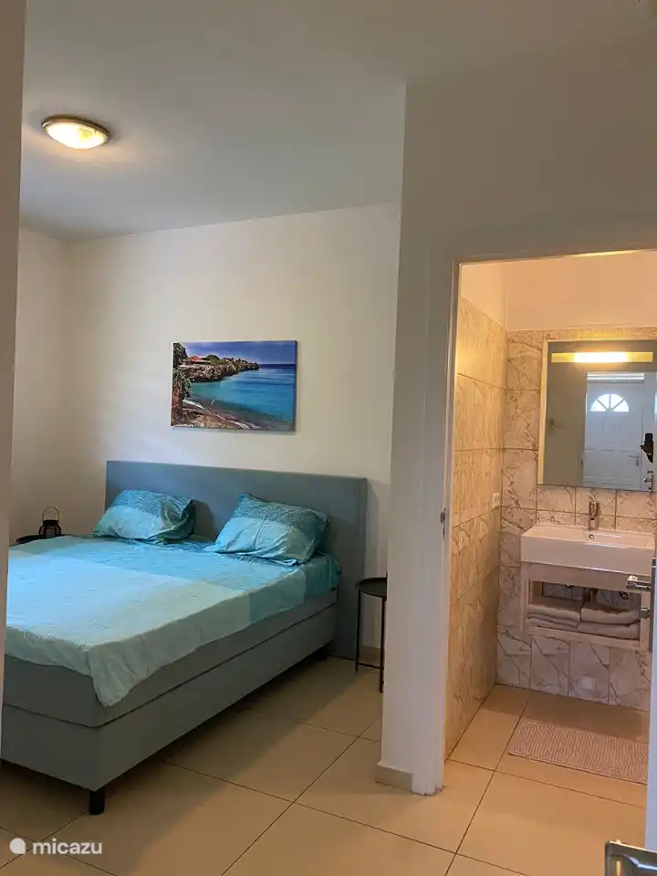 el dormitorio principal con somier doble