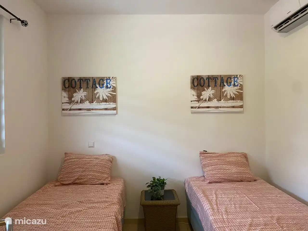 dormitorio 2 con algunos somieres.