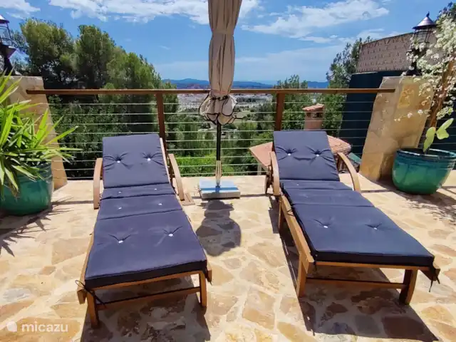 Location de Vacances Espagne, Valence, Monserrat, studio - Casa MuchoMas-Studio, Valence 25min Lits confortables au bord de la piscine