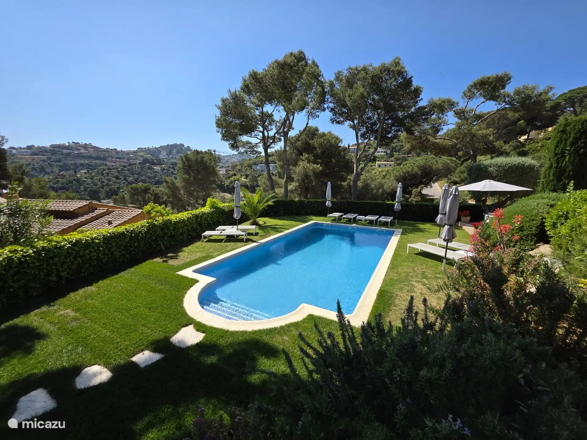 Pool and view Villa Alegria