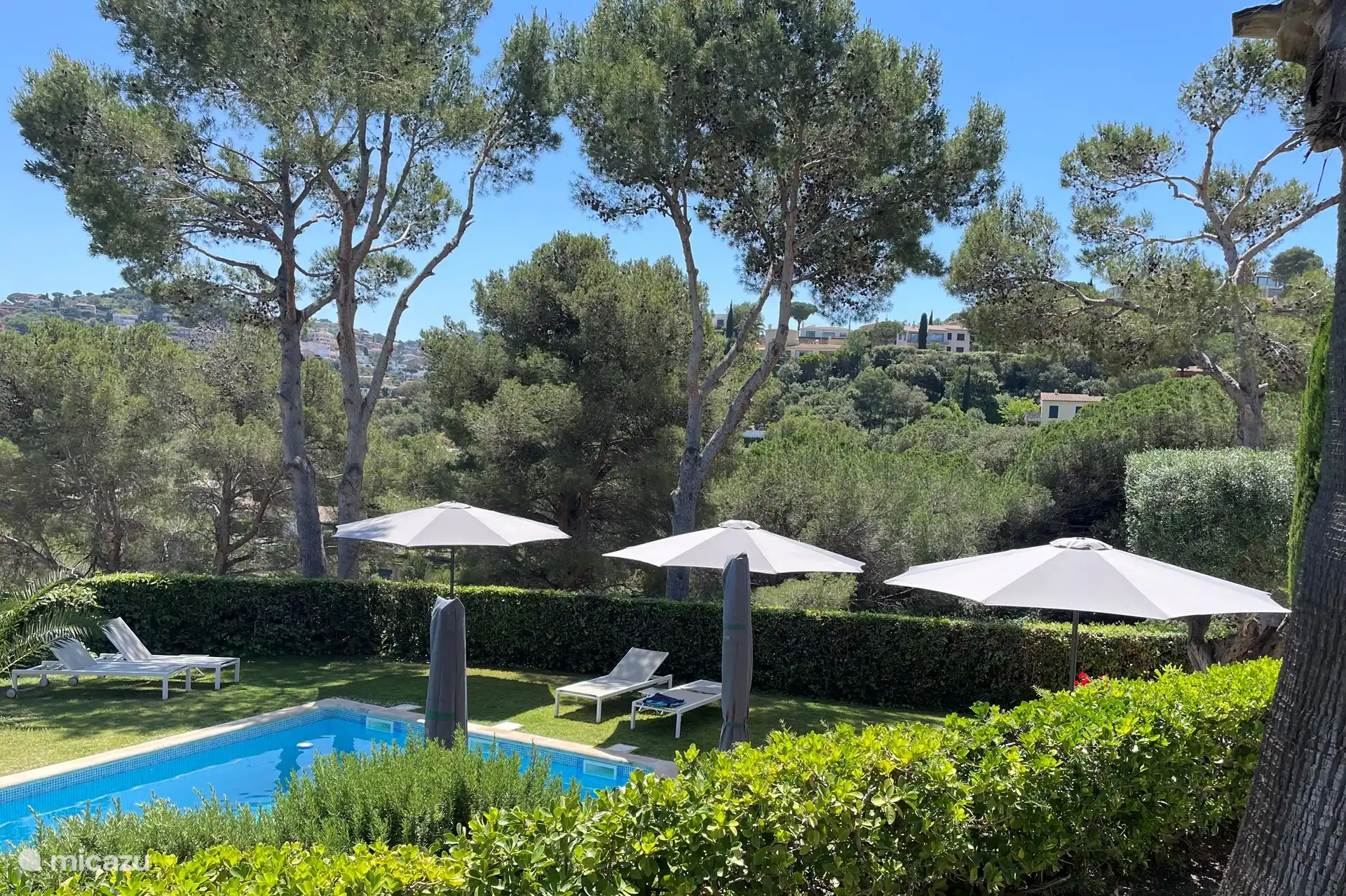 Garten und Blick auf Begur.