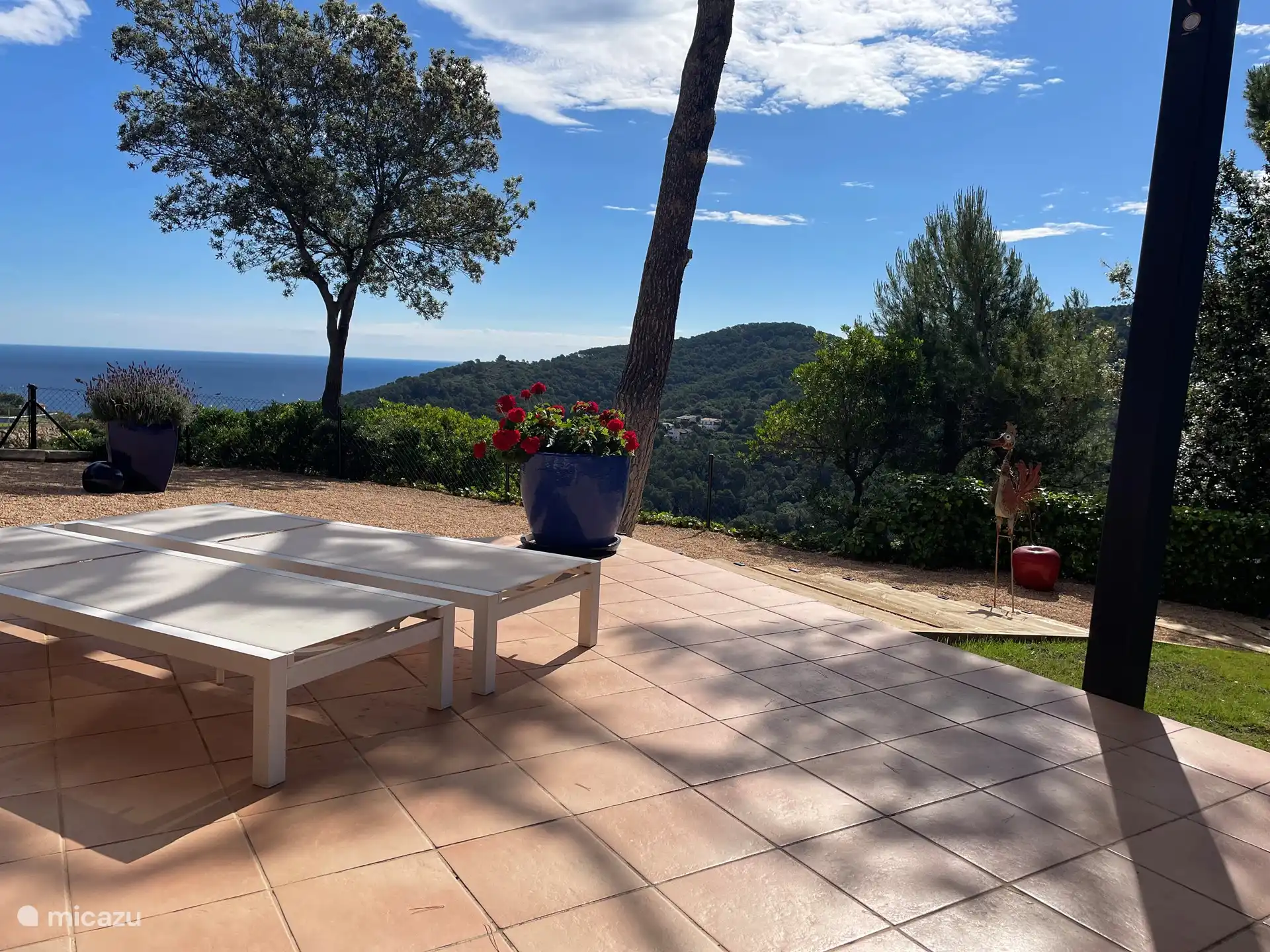 Blick auf die Bucht von Sa Riera, aber auch auf Begur auf der rechten Seite.