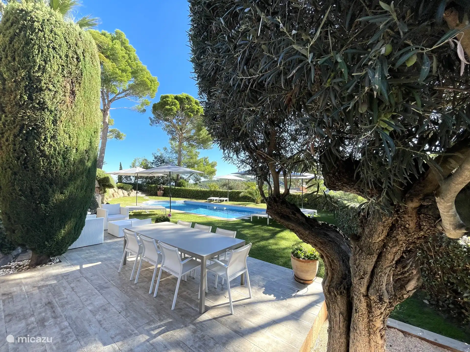 Terrasse und Garten Villa Alegria