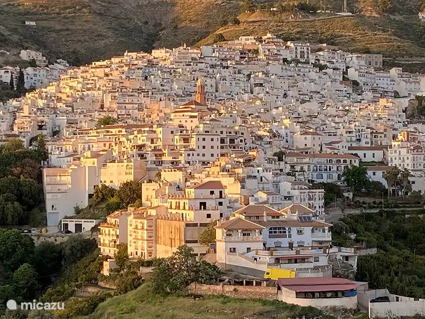 Competa au coucher du soleil.