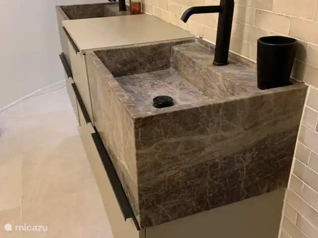 El Molino en España, Valencia, Monserrat - molino Baño con lavabo doble