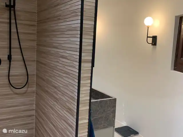 El Molino en España, Valencia, Monserrat - molino Ducha con ducha de lluvia