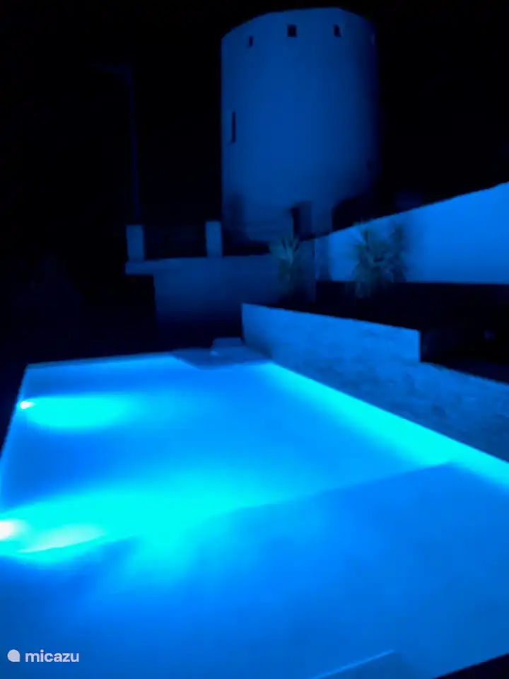 piscina de noche