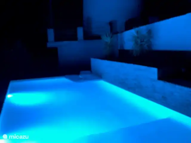 El Molino en España, Valencia, Monserrat - molino piscina de noche