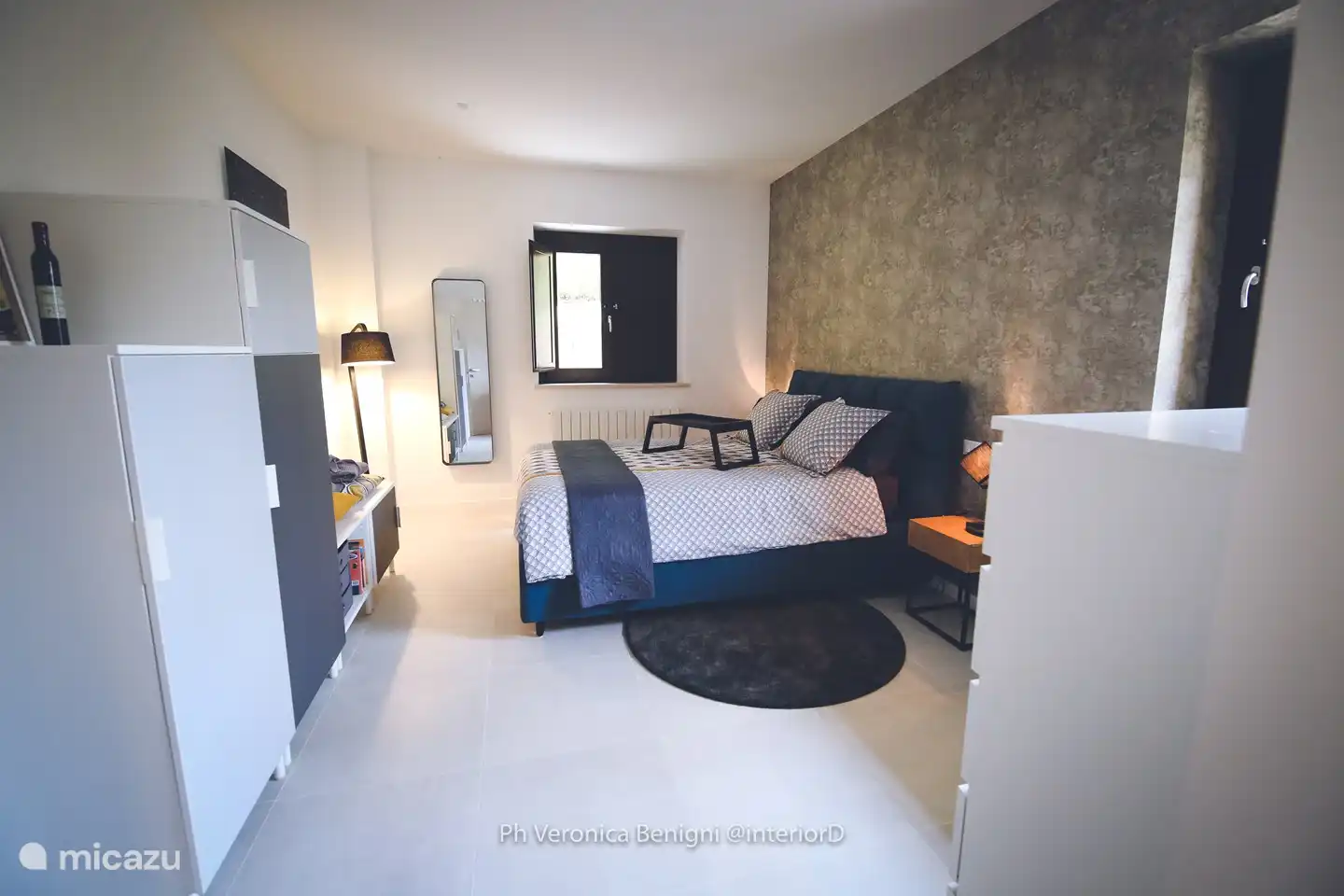 Viel Stauraum und eine schöne Matratze (die Gäste sagen :)