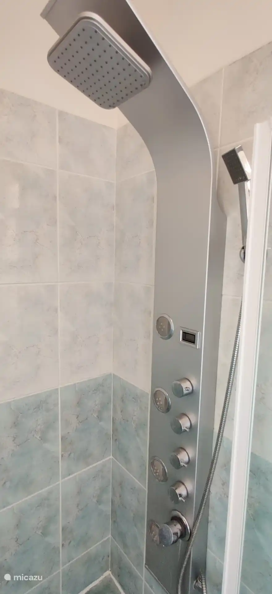 Heerlijk douchen met de regendouche.