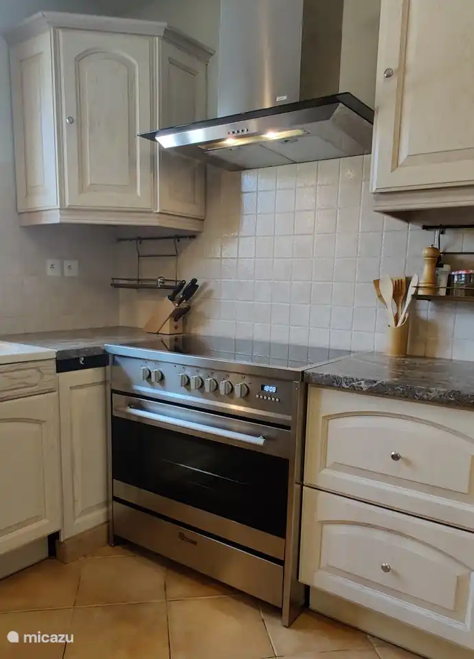With this large oven/hob you can make a fantastic French meal.