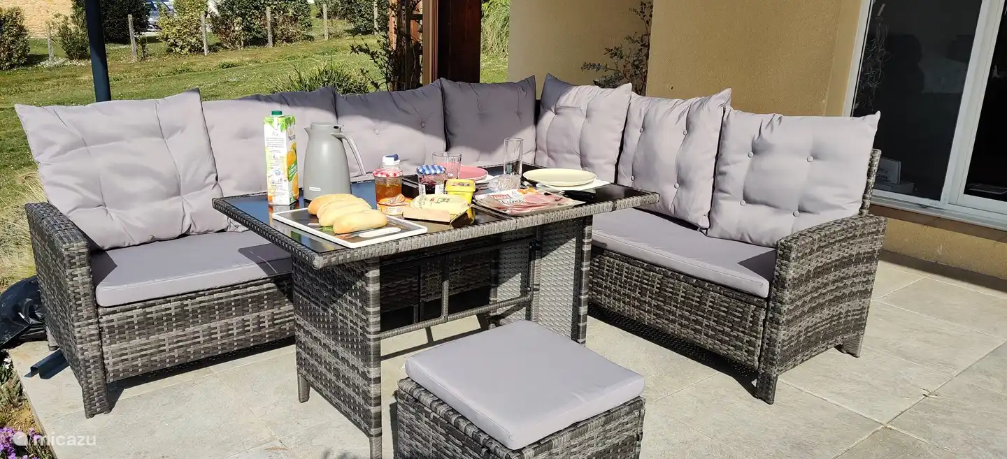 Breakfast outside on the lovely lounge sofa.