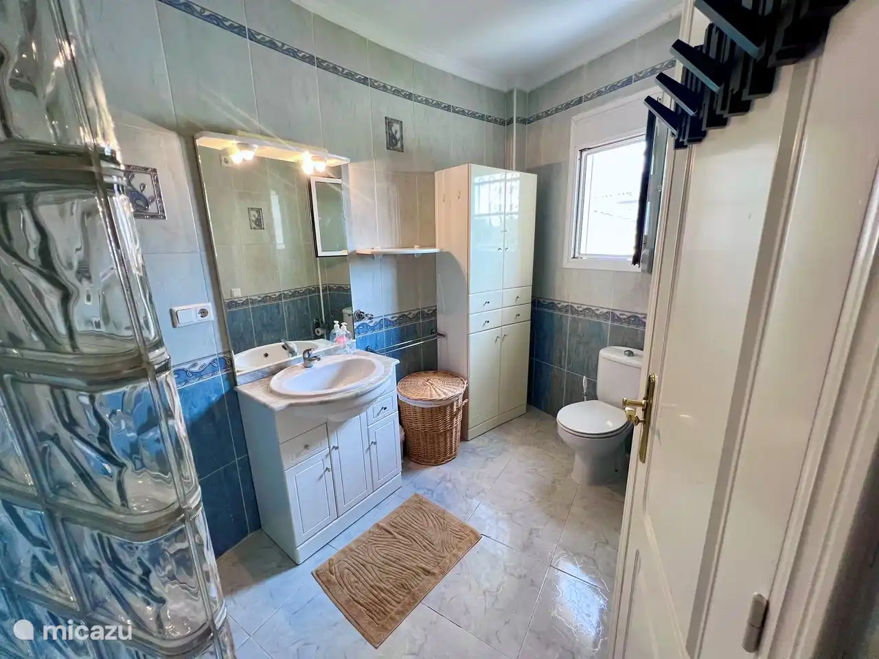 Badezimmer (Nr. 2) im ersten Stock.