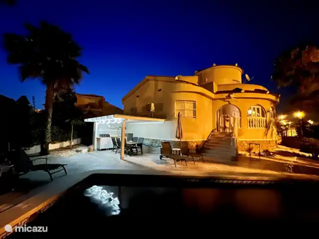 Maison Magnolia | Espagne, Costa Blanca, Ciudad Quesada - villa A voir le soir.