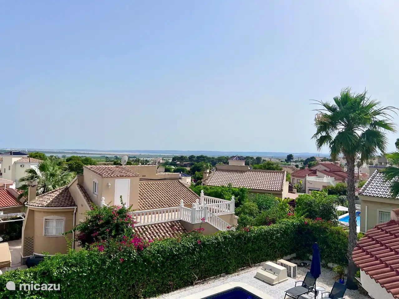 Blick vom Balkon im ersten Stock.