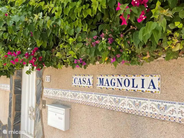 Maison Magnolia | Espagne, Costa Blanca, Ciudad Quesada - villa Nom de la maison sur le mur extérieur.