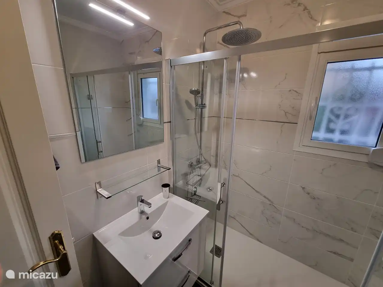 Badezimmer (Nr. 1) im Erdgeschoss.