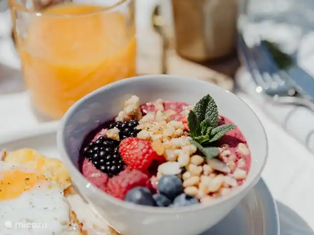 Agritourisme Qui Voglio | Italie, Marche, Monte Roberto - ferme Chaque jour, il est possible de prendre le petit déjeuner sous le soleil italien