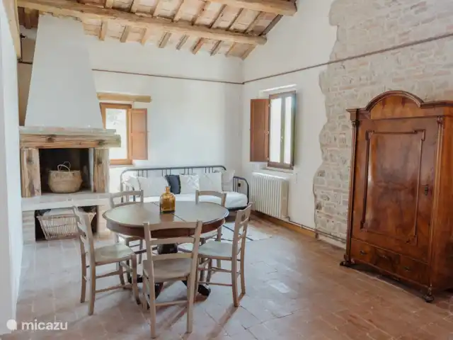 Agritourisme Qui Voglio | Italie, Marche, Monte Roberto - ferme La table à manger de l'Atissimo