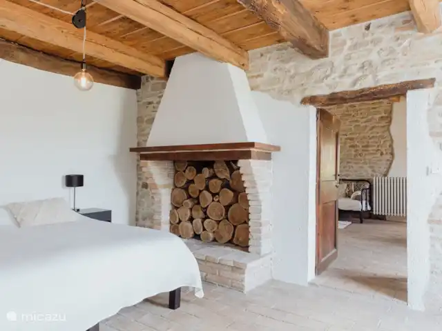 Agritourisme Qui Voglio | Italie, Marche, Monte Roberto - ferme Chambre des maîtres dans la 'suite nuptiale' ou appartement Brillante.