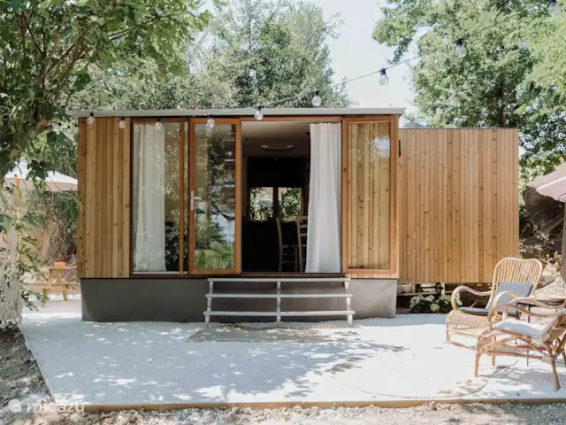 Agritourisme Qui Voglio | Italie, Marche, Monte Roberto - ferme Dans le jardin se trouve notre Fortissimo, une petite maison sur roues. Un design primé de Klapkot.nl
