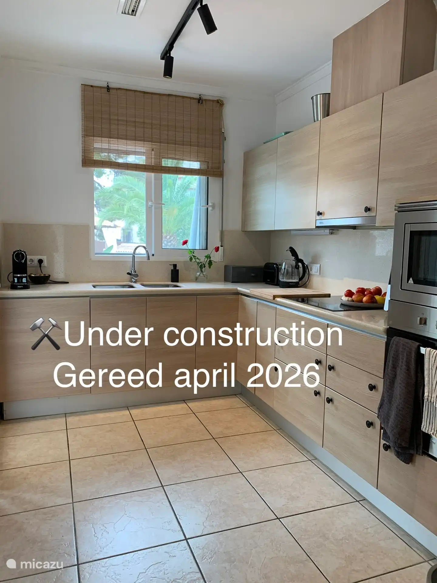 La cuisine sera entièrement rénovée dans le style méditerranéen début de 2026, équipée de tous les appareils électroménagers. 