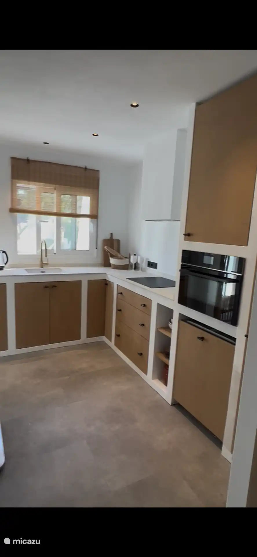 De keuken is compleet vernieuwd (juni 2026) in mediterrane style en is voorzien van alle luxe apparatuur. 
