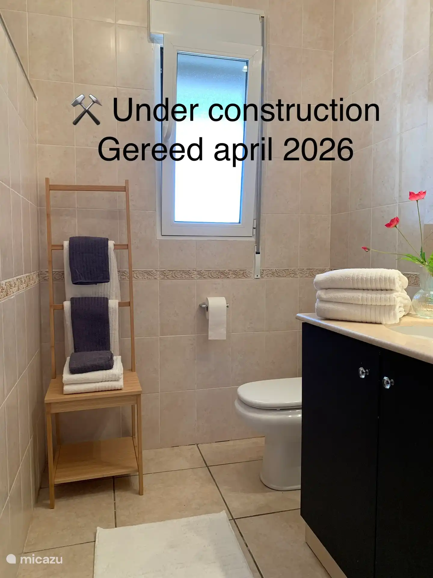 La salle de bain sera entièrement rénovée dans le style méditerranéen au printemps 2026. 