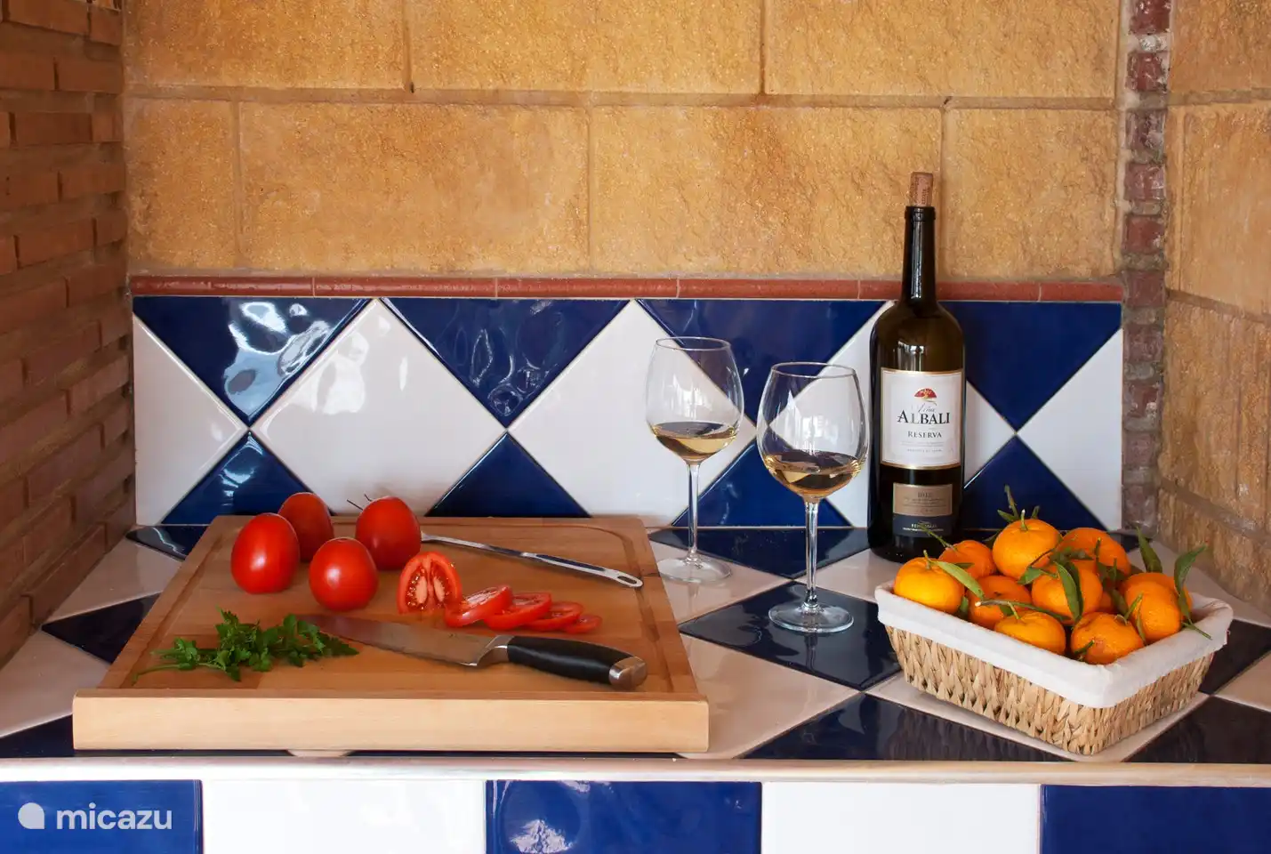 Heerlijk samen buiten aperitieven en kokerellen, dat is toch écht vakantie.