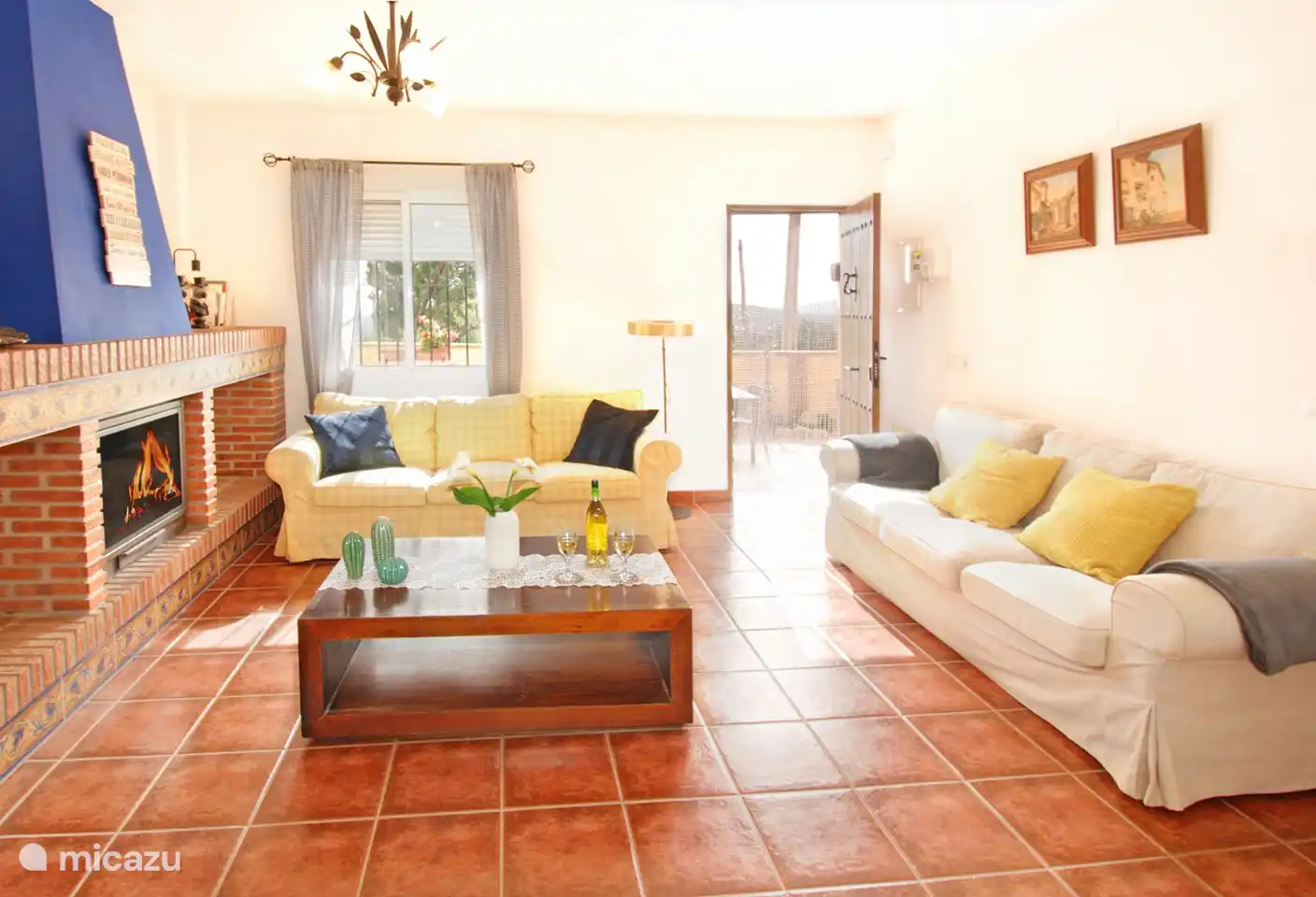 La Pendolera is licht en ruim. Er is airco door het hele huis. 