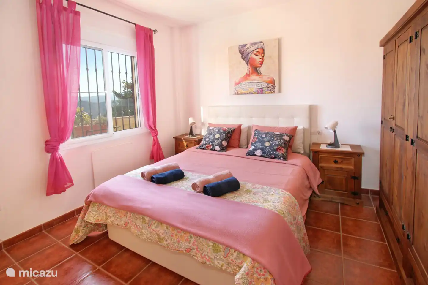 Al onze matrassen en bedlinnen zijn nieuw dus...droom maar heerlijk weg...