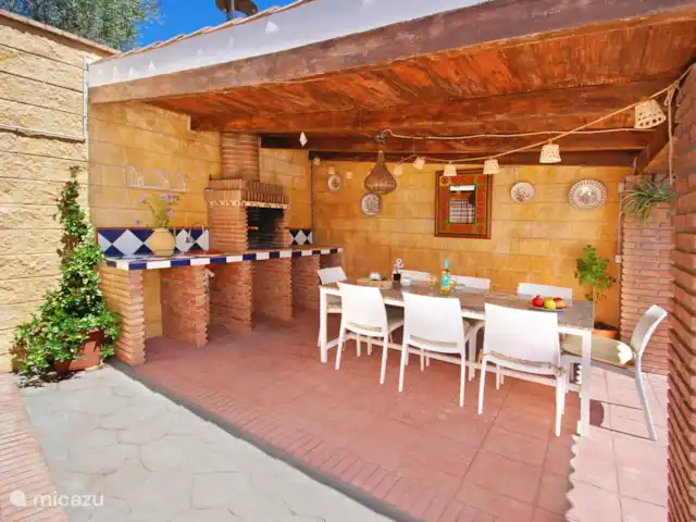 Villa la Pendolera | Espagne, Costa del Sol, Comares - villa Délicieux dîner en plein air sur notre terrasse couverte avec barbecue.