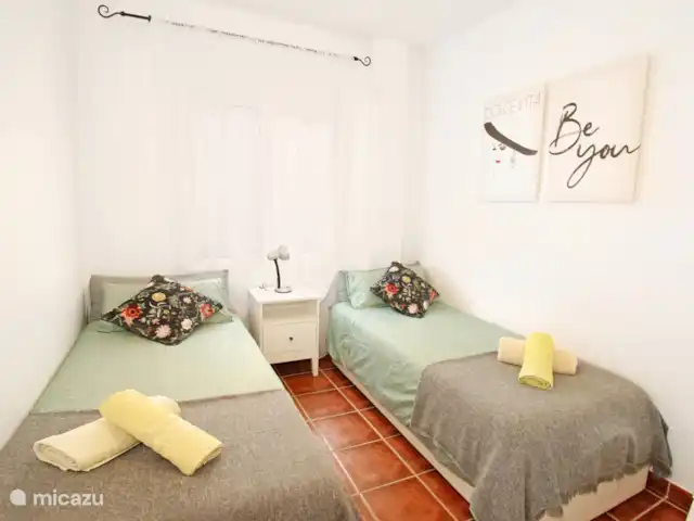Villa la Pendolera | Espagne, Costa del Sol, Comares - villa La troisième chambre dispose également de 2 lits séparés et, comme les autres chambres, de nouveaux matelas et linge de lit confortables.