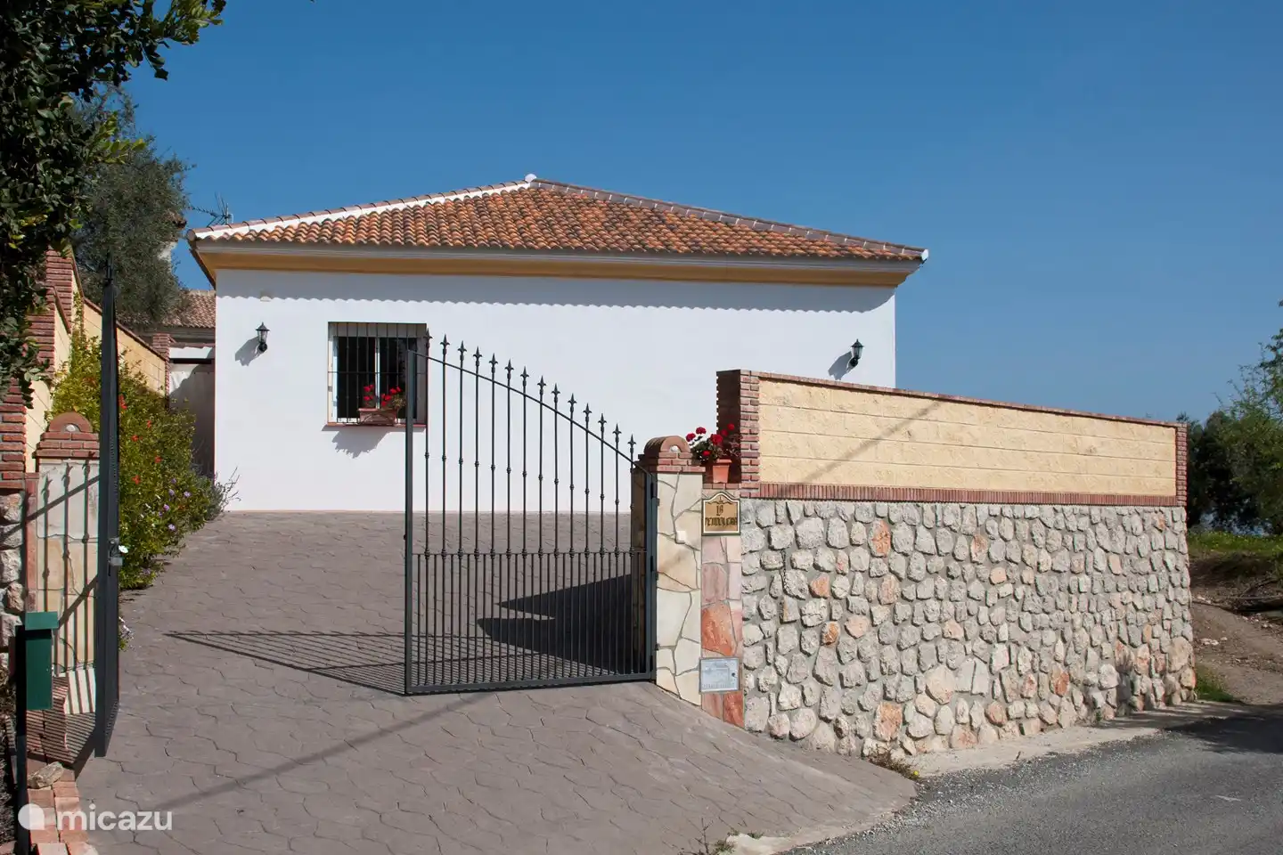 Graag willen we u rondleiden in La Pendolera en u met trots de plek laten zien waar reeds vele lieve gasten genoten hebben van een heerlijke vakantie. 