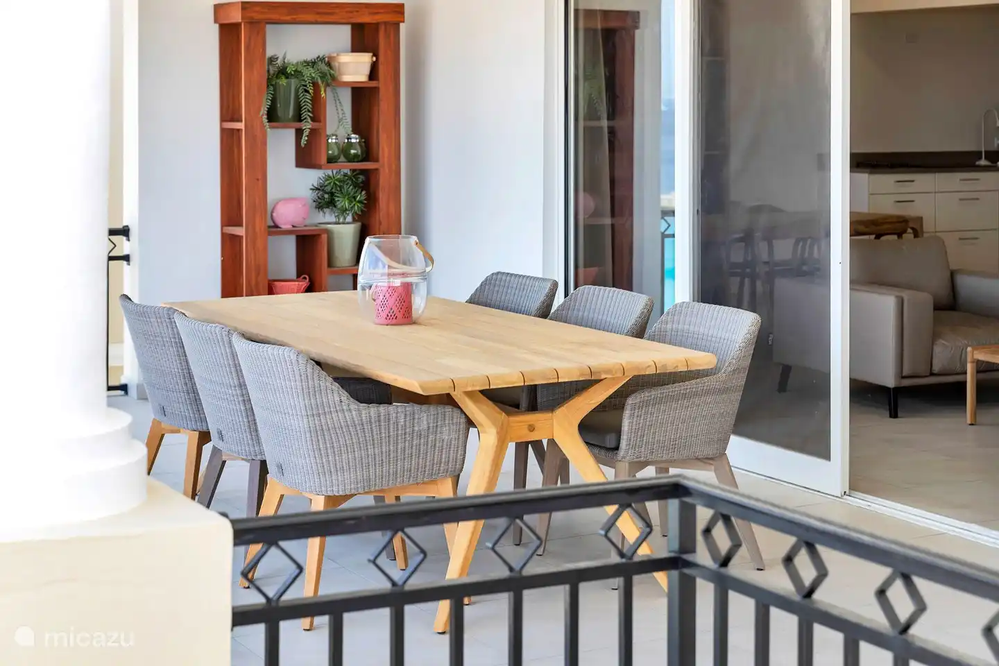 Terras met uitzicht over oceaan