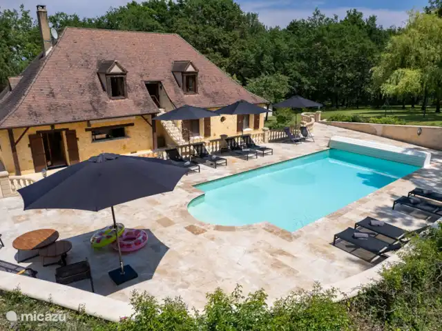 Maison Saint-Blaise pour familles | France, Dordogne, Rampieux - maison de vacances Terrasse de la piscine et aires de repos pour tous les invités