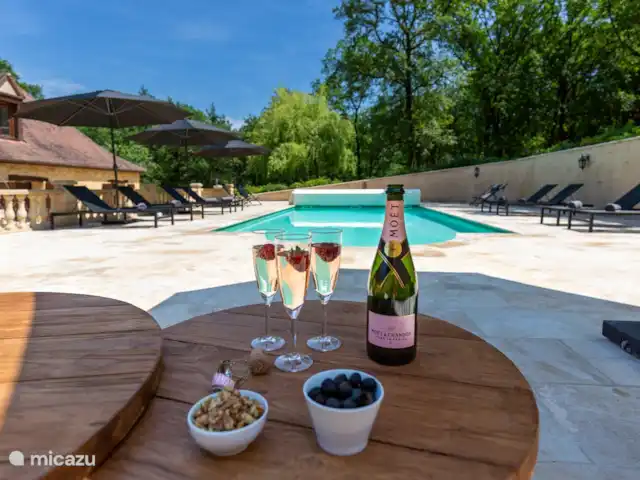 Maison Saint-Blaise pour familles | France, Dordogne, Rampieux - maison de vacances Espace lounge à la piscine