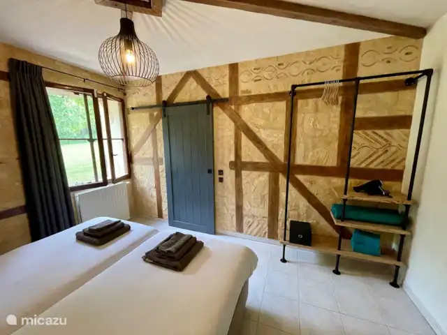 Maison Saint-Blaise pour familles | France, Dordogne, Rampieux - maison de vacances Chambre 2 en bas, avec salle de bain attenante (douche)