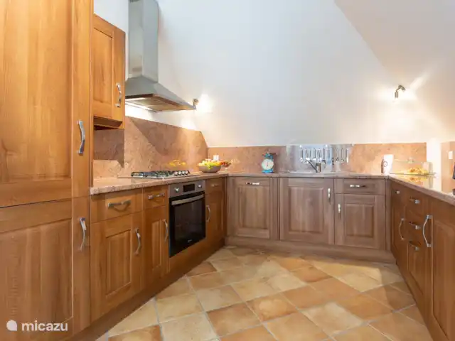 Maison Saint-Blaise pour familles | France, Dordogne, Rampieux - maison de vacances Deuxième cuisine entièrement équipée (à l'étage) avec lave-vaisselle, lave-linge, Nespresso, réfrigérateur + congélateur et four.